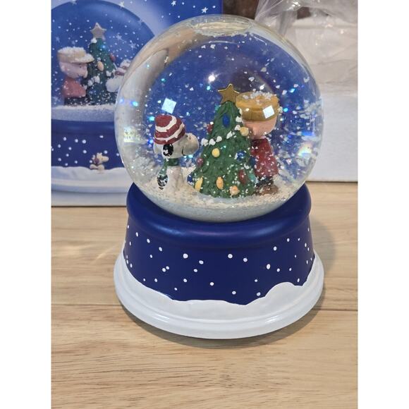 PEANUTS Christmas 50th Anniversary Musical Snow Globe Hallmark Holidays in BOX - Picture 9 of 11